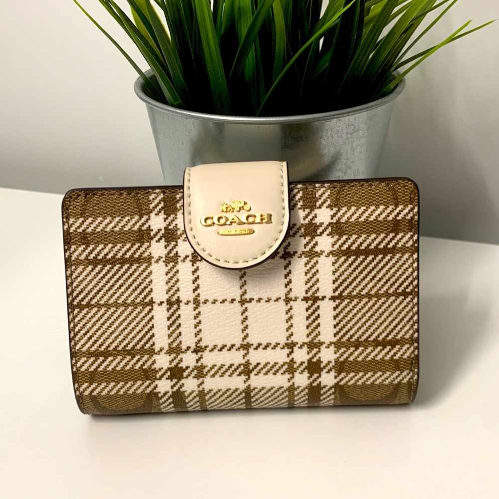 BNWT COACH NEW SIGNATURE CANVAS /LEATHER MONOGRAM / BROWN/BEIGE/CREAM WALLET MED